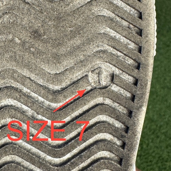 Vintage Havana White Sneakers with Silver Accents - Picture 3 of 10